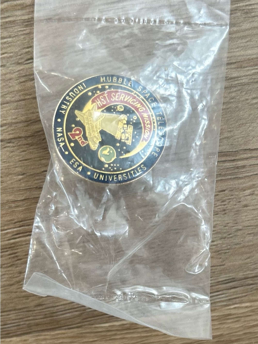 Vintage NASA Hubble Space Telescope 2nd Servicing Mission Pin NEW